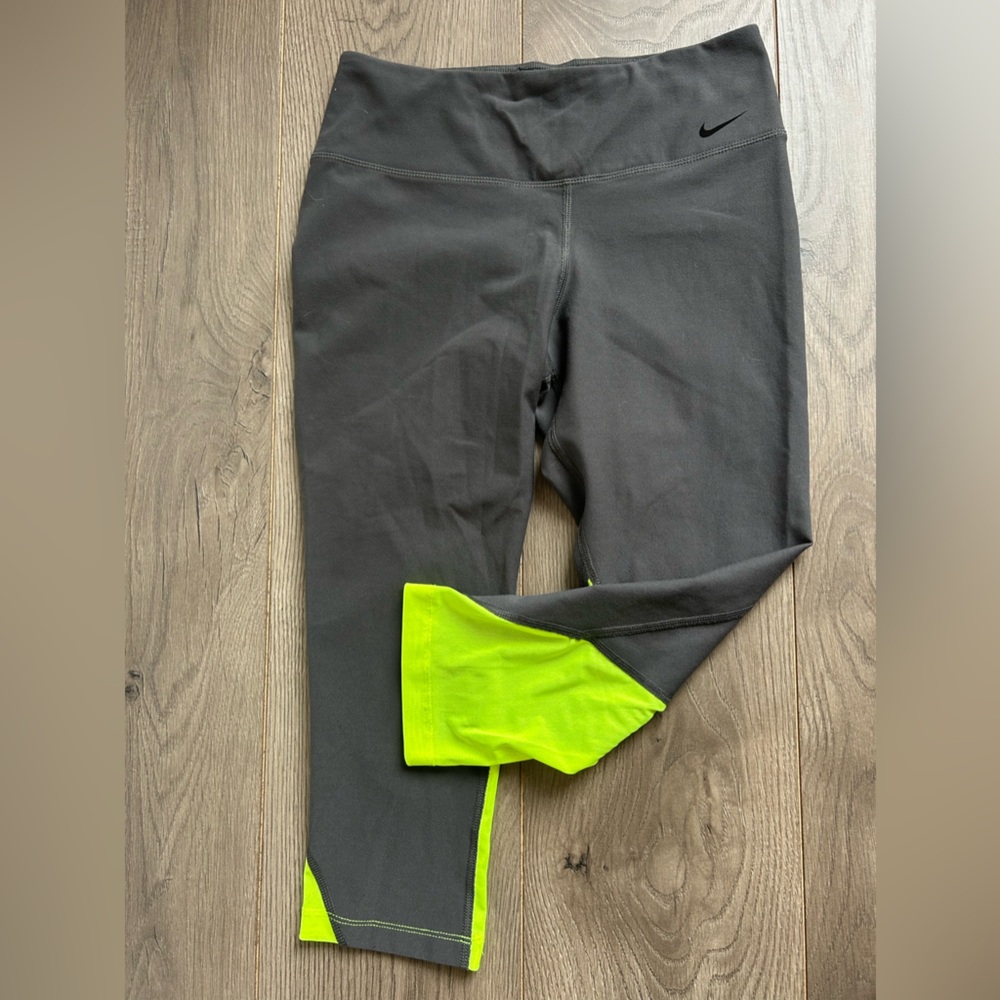 Nike Dri-Fit Gray and Neon Yellow Mesh Panel Capri Active Leggings Size Small